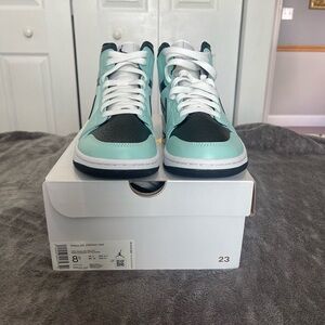 Womens Air Jordan 1 MID